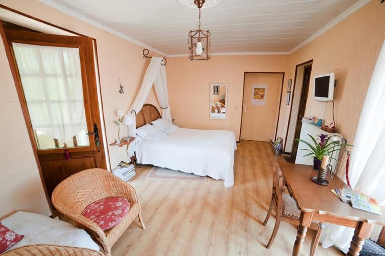 Bed and Breakfast Chez Camille Etrigny Esterno foto